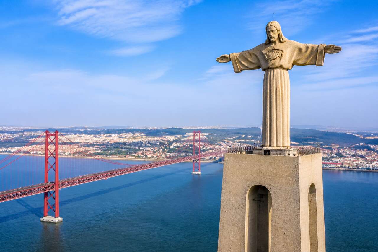 Découvrez l'histoire de la statue du Christ Roi au Portugal