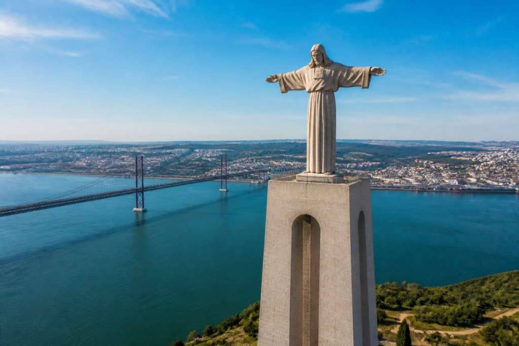 Découvrez l'histoire de la statue du Christ Roi au Portugal