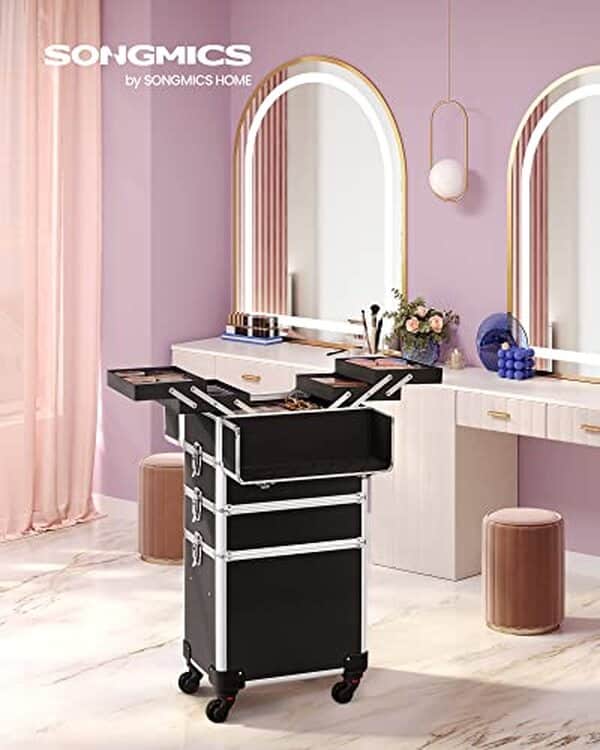 Découvrez notre test détaillé de la valise de maquillage 4-en-1 SONGMICS : caractéristiques, avantages et avis pour les professionnels de la beauté.