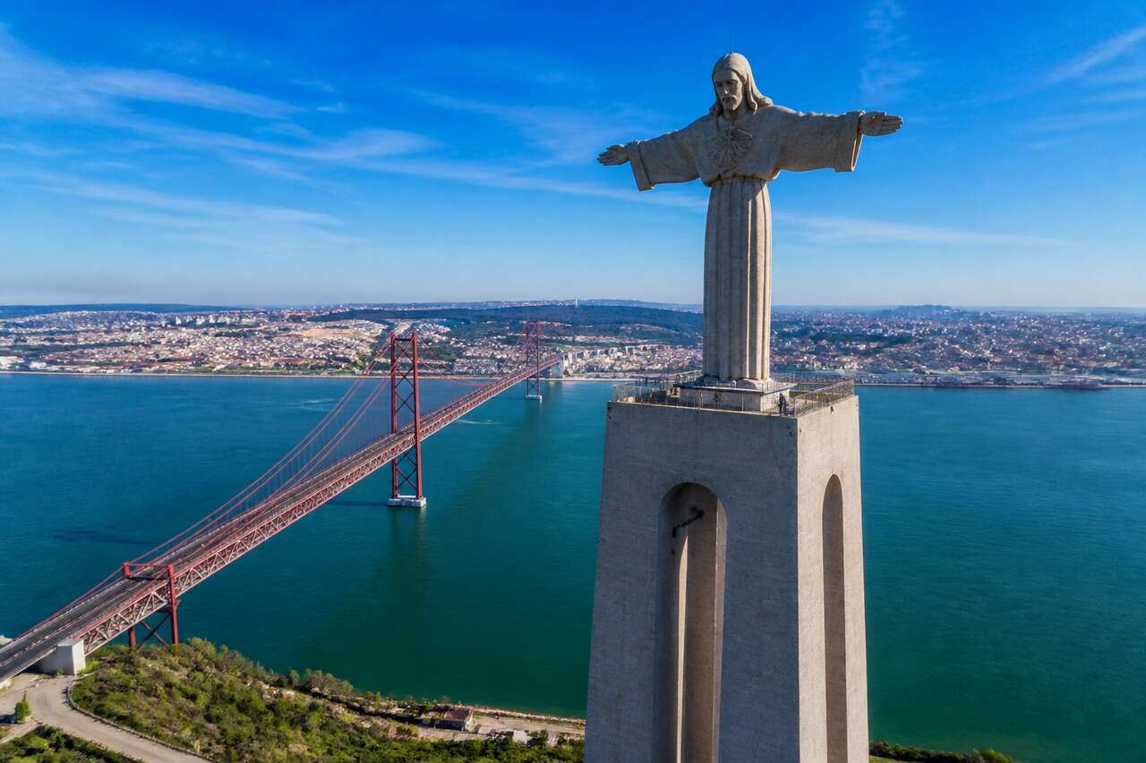 Découvrir la statue de Jésus à Lisbonne : un incontournable au Portugal