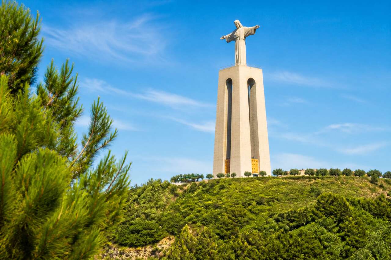 Découvrez la statue du Cristo Rei au Portugal : guide complet